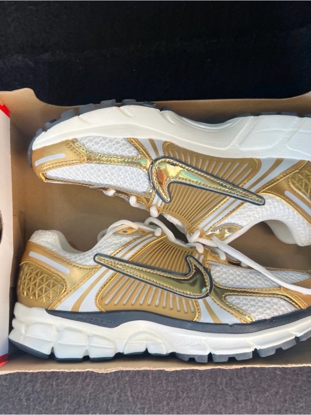 Size 12W/10.5M Nike Zoom Vomero 5 Metallic Gold Women's HF7723-001 Missing Lid! - Picture 8 of 8